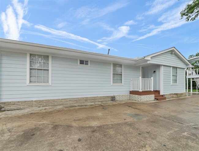 Building Photo - 10115 Irvington Blvd