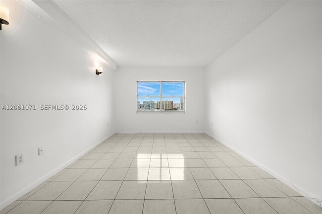 Building Photo - 400 Kings Point Dr