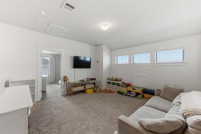 Building Photo - 159 Threshing Rd