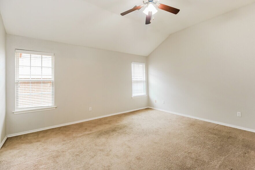 Building Photo - 716 Cavecreek St