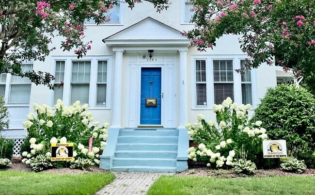 Building Photo - Charming Larchmont 4 Bedroom - 2 Sun Rooms...