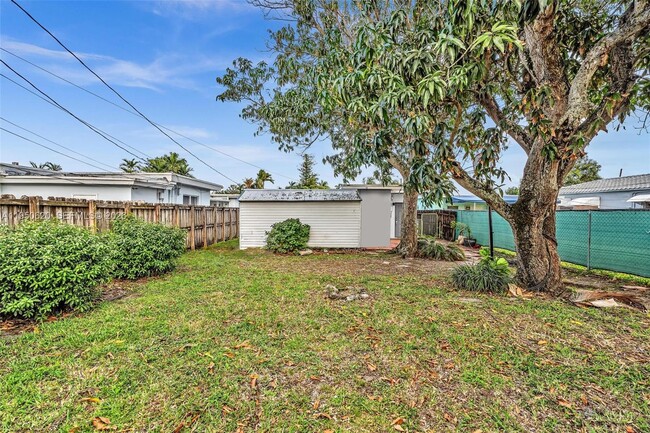 Building Photo - 930 N 16th Ave