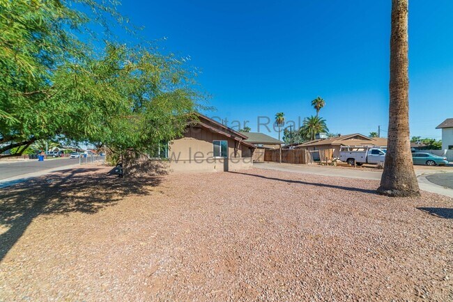 Building Photo - 507 S Hunt Dr