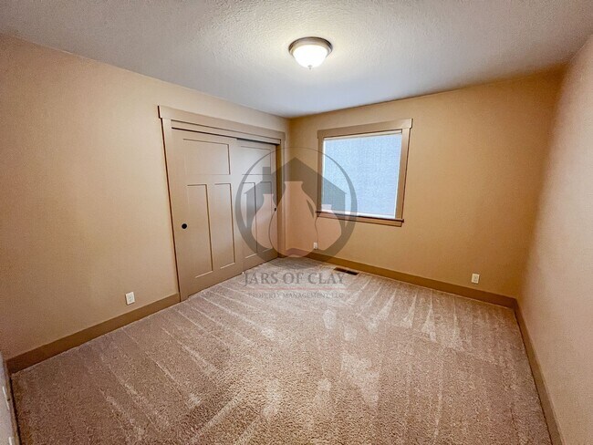 Building Photo - Beautiful South Salem Home - MOVE IN READY!