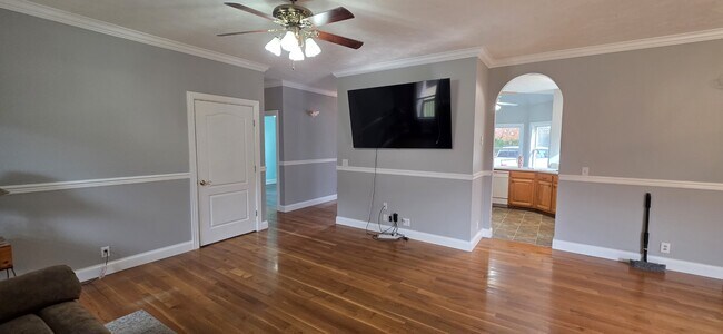 Building Photo - 789 Old Prospect Rd