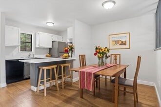 Building Photo - Completely Renovated 3 Bedroom Condo in the Wimbledon NOW AVAILABLE !