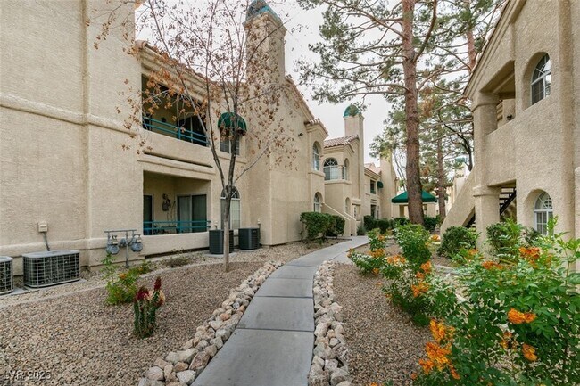Building Photo - 2251 Wigwam Pkwy