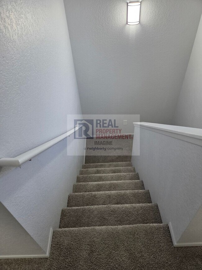 Building Photo - Check Out This Completely Remolded 3 Bedroom, 2.5 Bath Townhome!