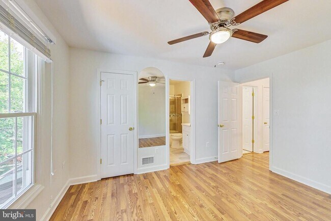 Building Photo - 5 Drumcastle Ct