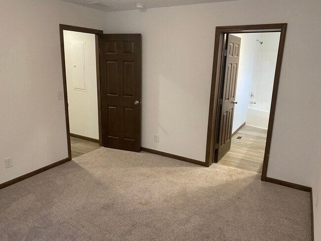Building Photo - 3 Bedroom House in McLean!