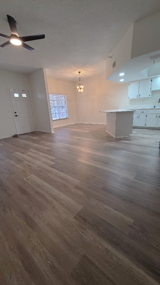 Building Photo - 10490 Chalmer St