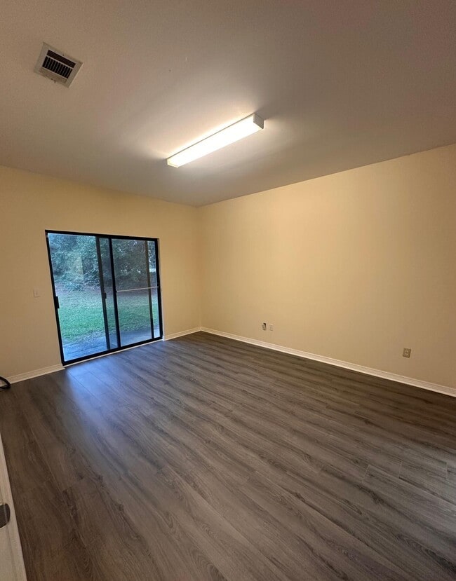 Building Photo - 1940 Bluewater Blvd