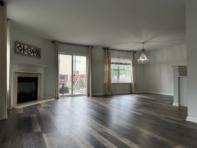 Building Photo - 3685 Clauss Dr