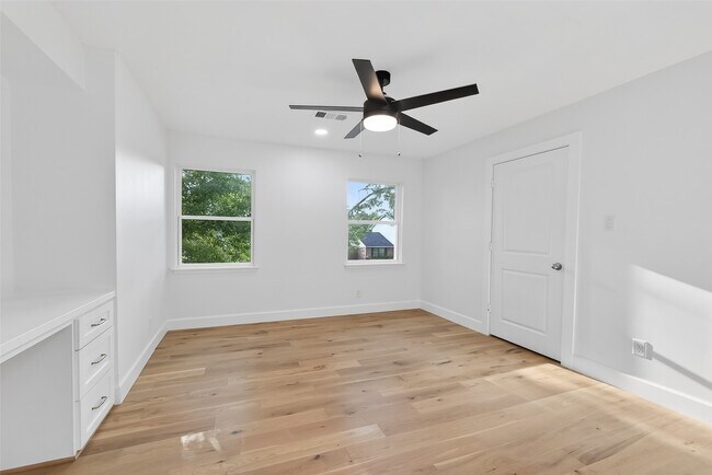Building Photo - 2734 Triway Ln