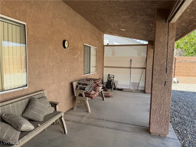 Building Photo - 1841 S Vineyard Dr W