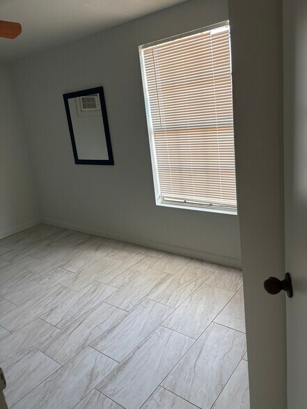 Building Photo - 250 S Grand Dr