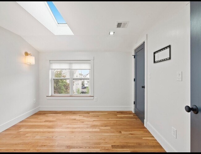 Building Photo - 85 Morton Ave