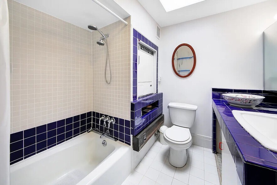 Building Photo - 318 W 14th St