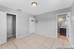 Building Photo - 5035 Vlg Crst Dr