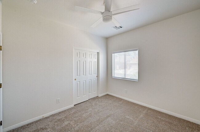 Building Photo - Beautiful 3 Bedroom Single Story Home in A...