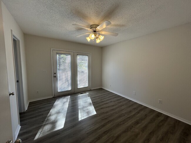Building Photo - 3 BD 2 BA APARTMENT BY TTU FOR RENT