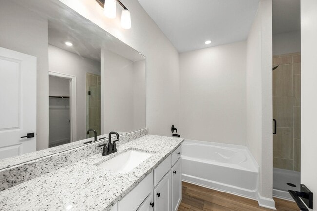 Building Photo - 3008 Myrtle Sunset Dr