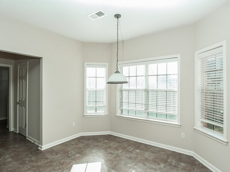 Building Photo - 1625 Blackalder Cove