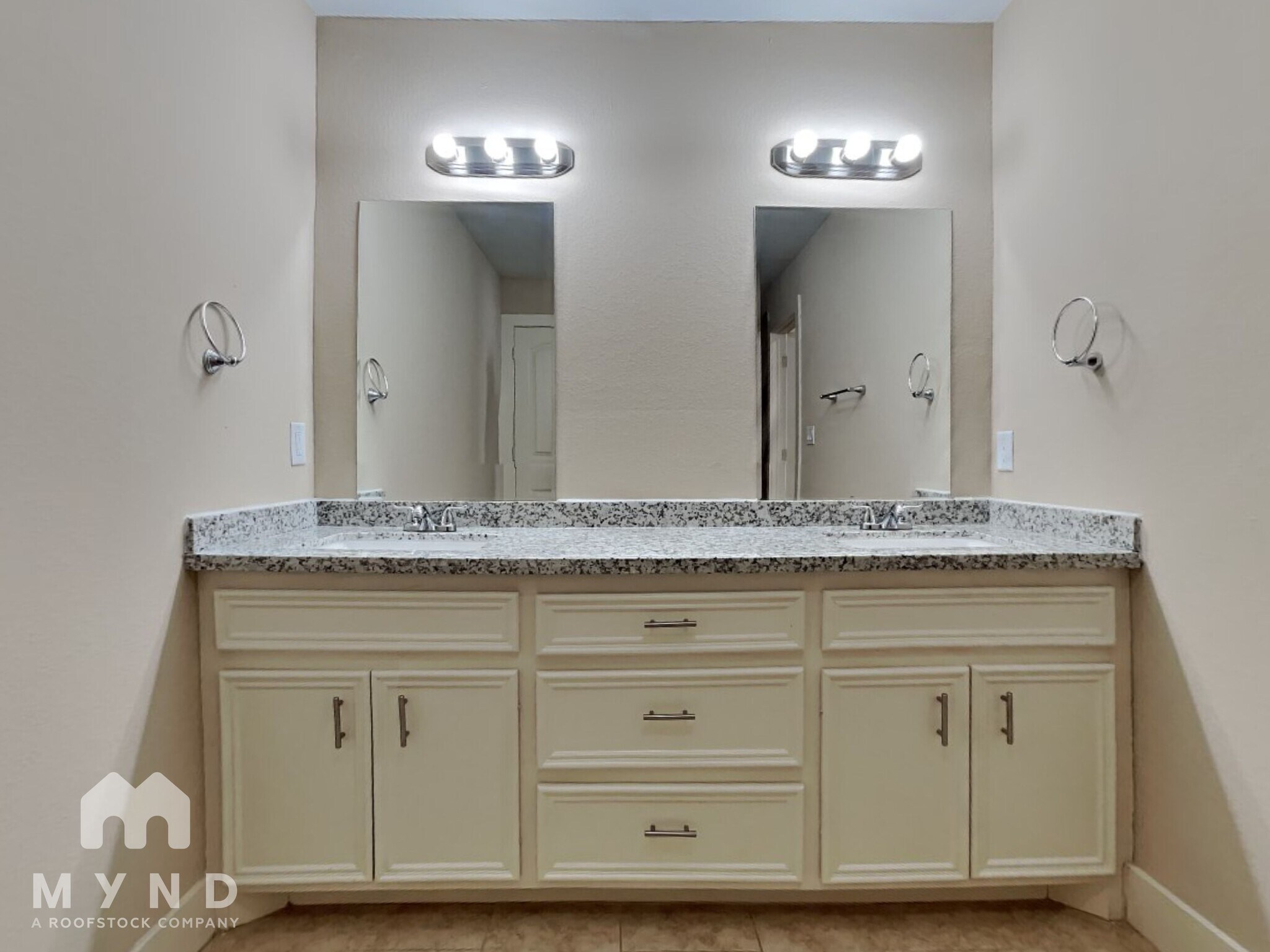 Building Photo - 5003 Higgins St