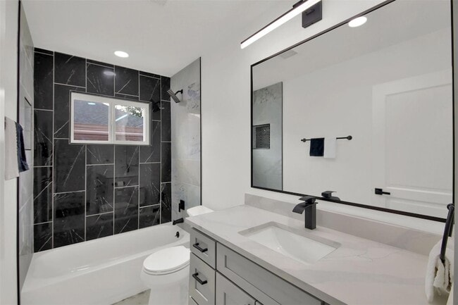 Building Photo - 1408 Fairfield Dr