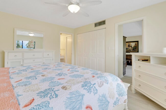 Building Photo - 1600 NE Dixie Hwy