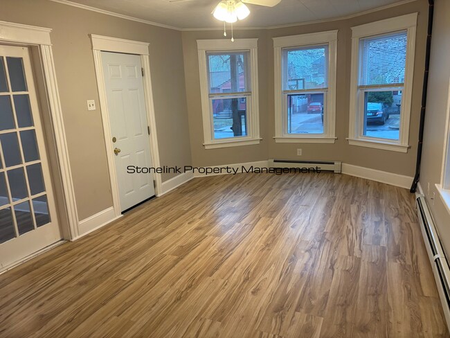 Building Photo - 161 Farm St