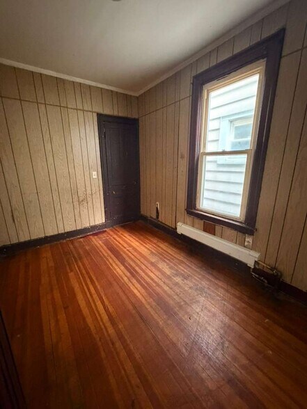 Building Photo - 385 Orange St