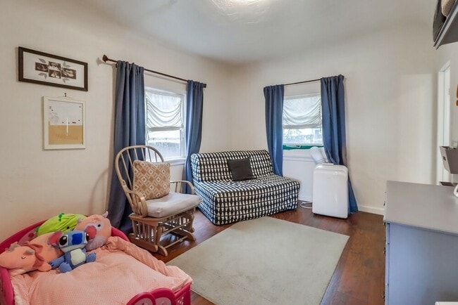 Building Photo - 3891 Superba St