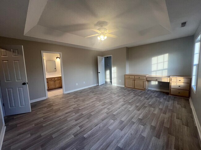 Building Photo - 1240 Inabinet Dr