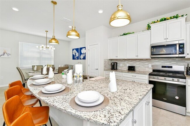 Building Photo - 7212 Oakmoss Loop