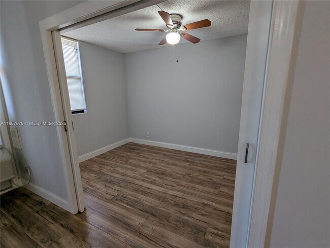 Building Photo - 2771 Riverside Dr