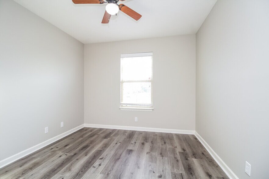 Building Photo - 1634 Colyn Avenue