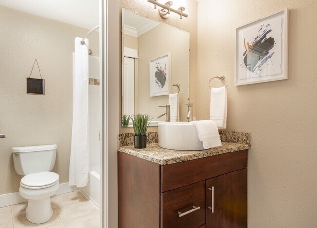 Building Photo - Waterfront Studio Kirkland Available for R...