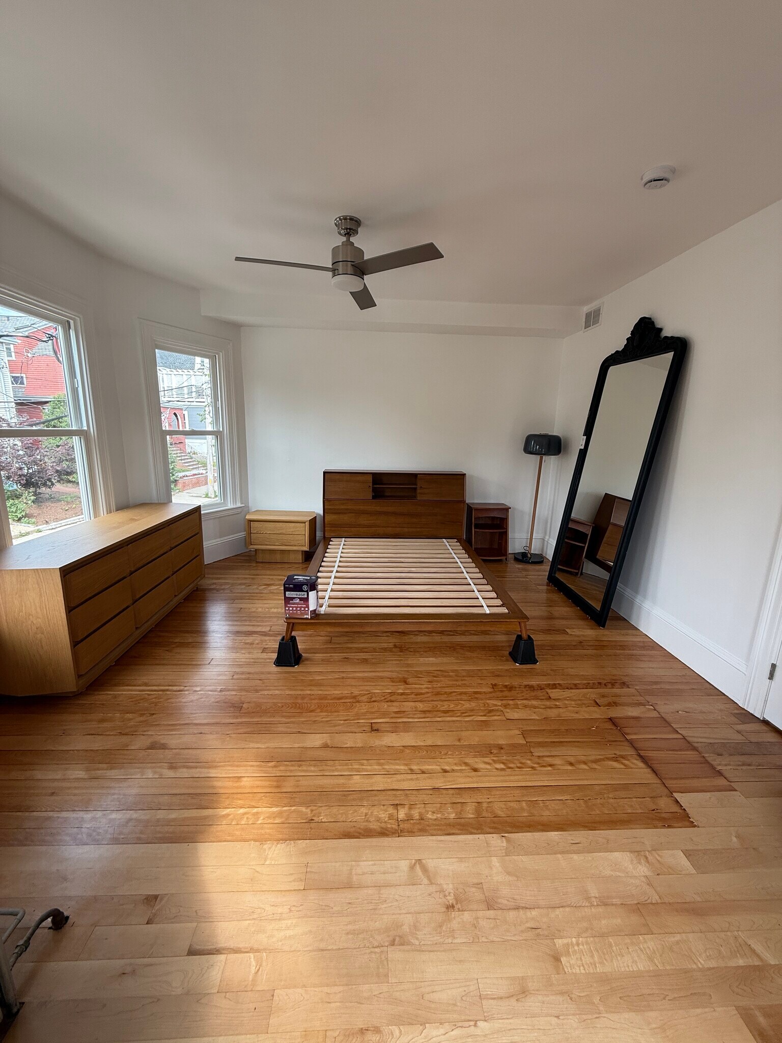 Building Photo - 96 Munroe St