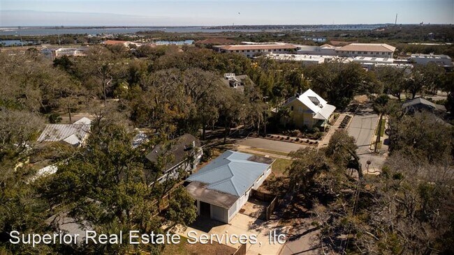 Building Photo - 64 Fullerwood Dr