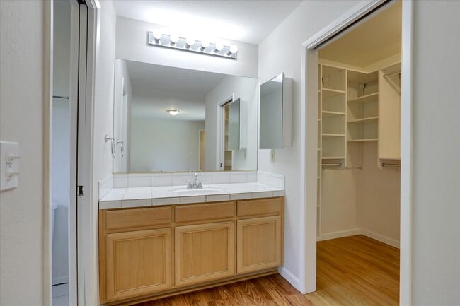 Building Photo - 2720 Diericx Dr