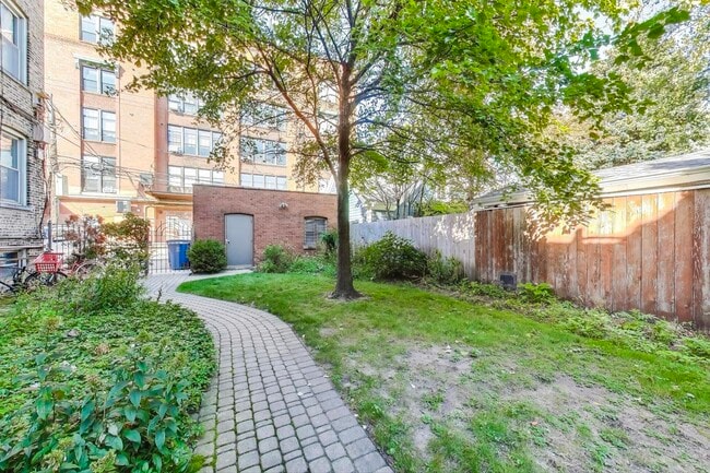 Building Photo - 4200 N Hermitage Ave