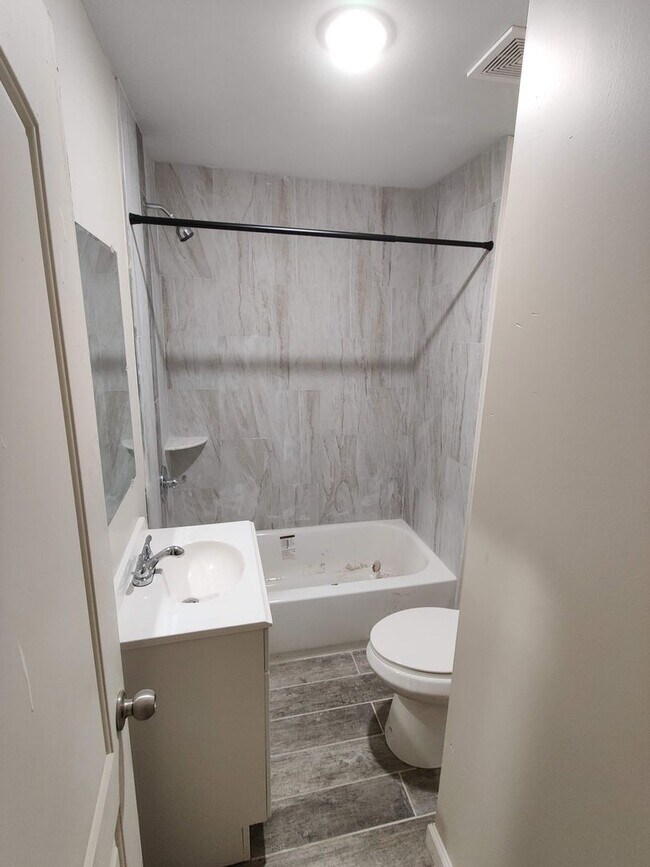 Building Photo - 5535 Crowson St