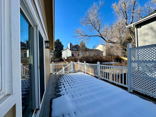 Building Photo - Fully Furnished 4 bedroom 2 bath home is Englewood!!