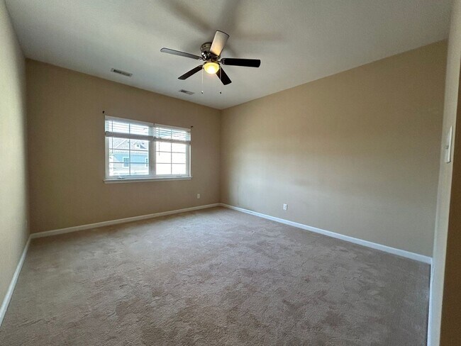 Building Photo - Waterfront Living at Its Finest in Norfolk, VA