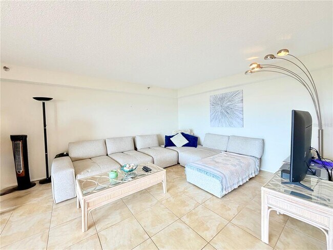 Building Photo - 7430 Sunshine Skyway Ln S