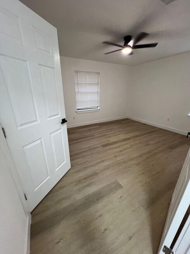 Building Photo - Gorgeous all renovated Home in Houston TX,...