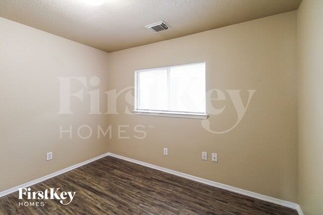 Building Photo - 1661 Nichole Woods Dr