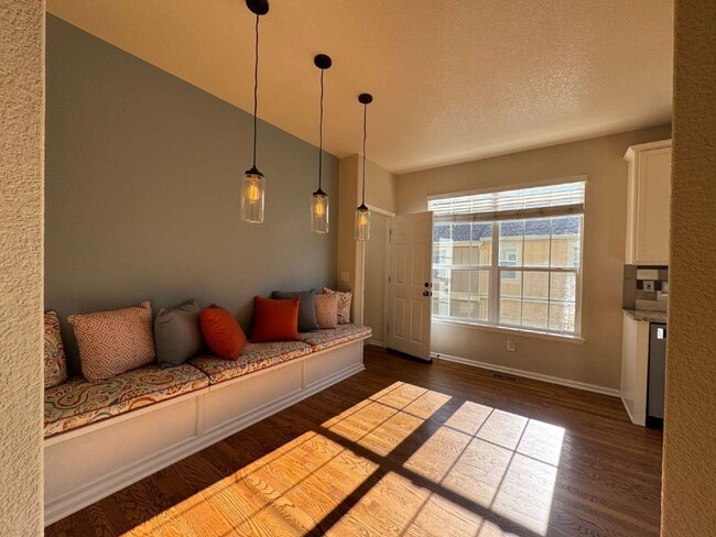 Building Photo - 631 Hanging Rock Pl