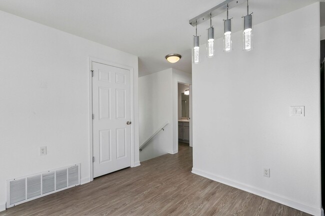 Building Photo - Updated 2 Bedroom 2 Bathroom Condo with 1 ...